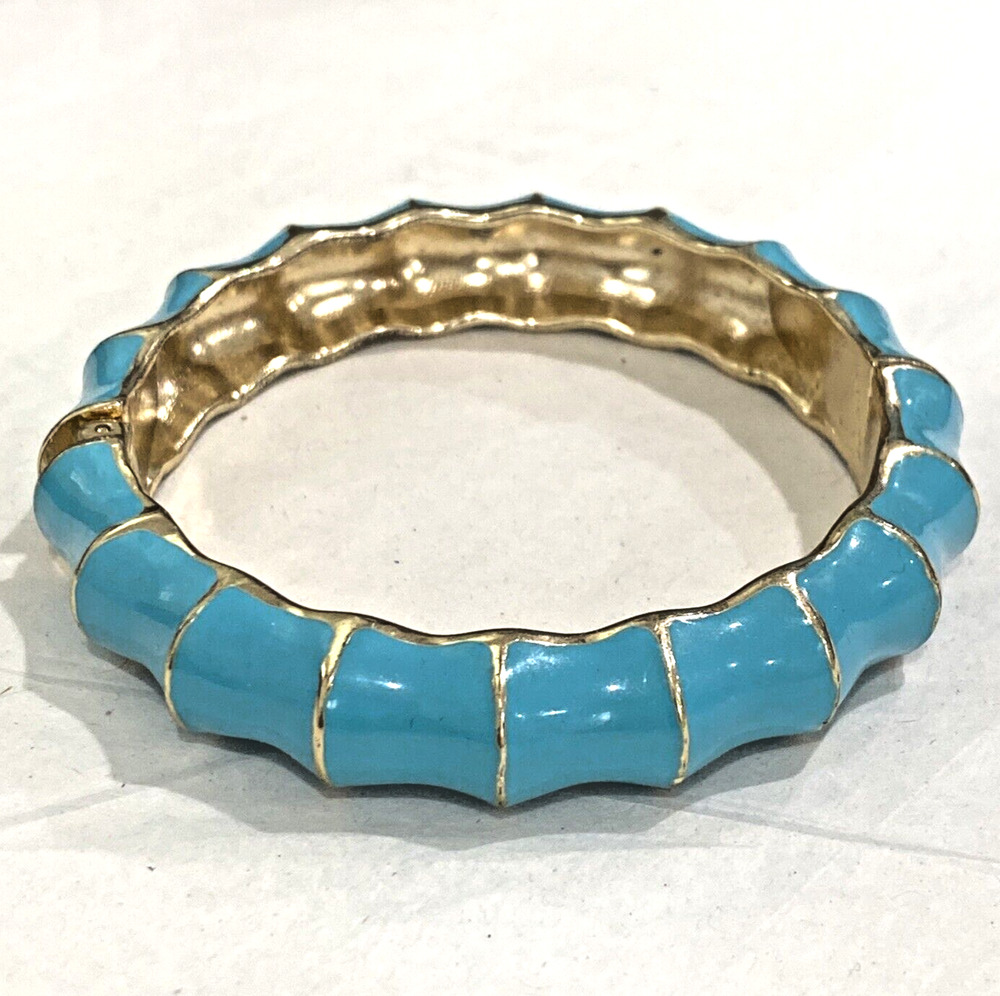 Hinged clamper bracelet turquoise blue on shapely goldtone fashion jewelry OS